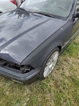 BMW e36 Cabrio 1995 pravý blatník Original - 3