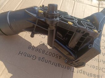 BMW F22 Základný olejový filter kryt 72432866
- 3