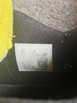 Jordan 4 Retro Thunder - 3
