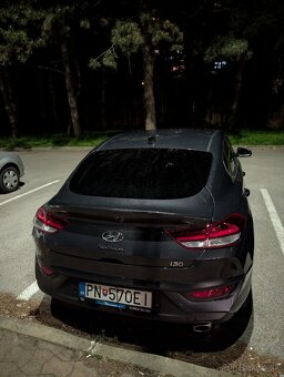 Hyundai i30 Fastback 1.5 MHEV benzín - 3
