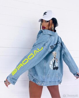 Stylova damska modra denim bunda s potlacou NOVA - 3