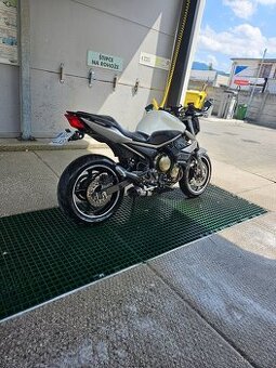 Yamaha xj6 - 3