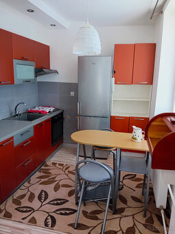 Zariadený 2 izbový byt s balkónom - 3