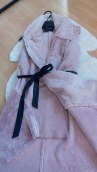 Teplá dámska vesta s opaskom S-M - 3