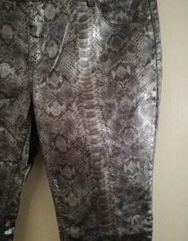 KÖN & MÖN extravagantné pánske nohavice, hadí vzor - 3