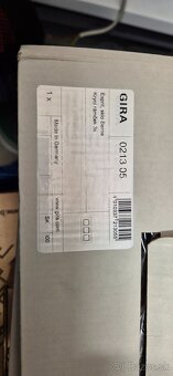 Predám rámčeky a vypínače zn. GIRA - 3