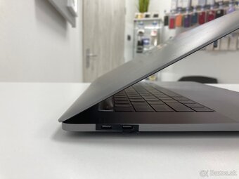 Apple MacBook Pro 15" 2018 Space Gray Wi-Fi  - 1 Cyklus - 3