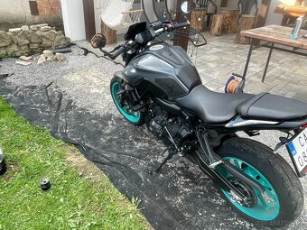 Yamaha MT-07 ABS CYAN STORM 2022 (TP 35KW) plne otvorená - 3