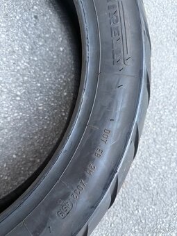 Pirelli zadná pneu 150/70 r18 - 3