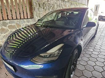 Tesla model 3 - 3