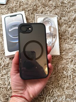 I phone 16e 128GB - 3