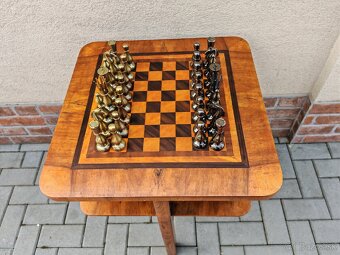 Šachový stolík s kovovým šachom - 3