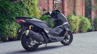 Prenajom Skutra PCX 125 - 3