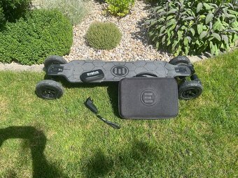 Elektricky skateboard Evolve Carbon GTR All Terrain Skateboa - 3