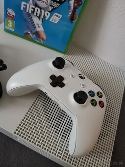 Xbox One S - 3