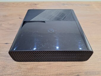 Samostatná herná konzola Xbox 360E 4GB - 3