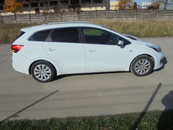 Kia Cee´d SW 1.4 CVVT LX, benzín, combi, r.v.9/2015 - 3