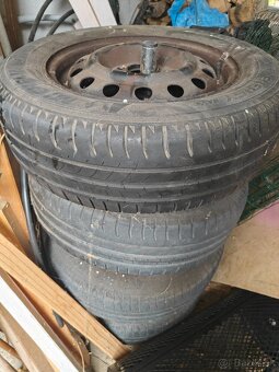 Predám disky a gumy 195/65/R15 letne aj so stojanom - 3