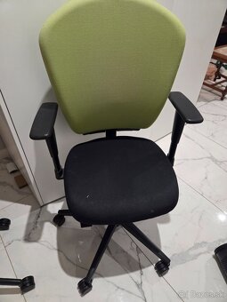 Darujem 2 kancelarske stolicky - 3