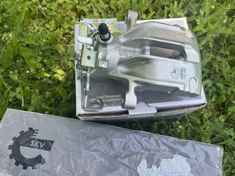 Brzdový strmeň na VW Passat Variant B4 - 3