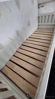 Drevená domčeková posteľ s matracom a roštom - 3