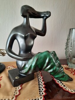 Sediaca žena Toaleta / Jitka Forejtová - 3