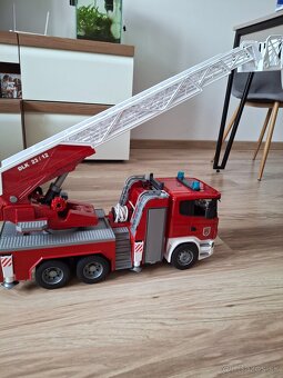 Bruder Hasicske auto - 3