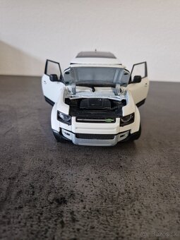 Land Rover Defender, kovový model 1:24 - 3