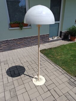 Predám televízor, skrinku a lampu. - 3