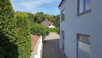Vkusná komerčná budova v širšom centre Topoľčian. - 3