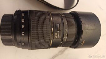 Nikon d 3200 s objektívmi. - 3
