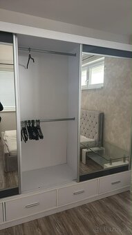 Skriňa so zrkadlom 230x250cm - 3