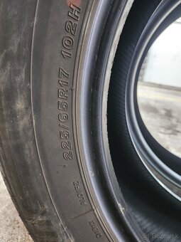 Predám 2ks letné pneu 225 65 17 - 3