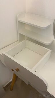 Kozmeticky stôl / makeup stolík - 3