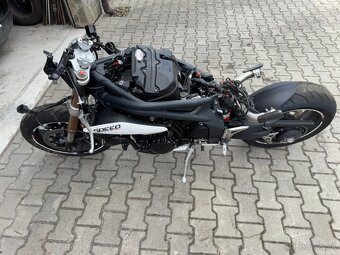 PADNUTÝ Triumph speed triple 1050 - 3