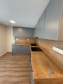 SPEKTRUM REALITY- Na PREDAJ 3 -izbový byt, 63.3 m2 s balkóno - 3