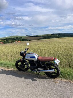 Honda CB250N - 3