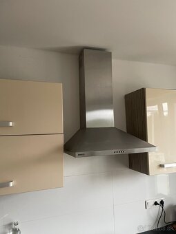 Svetlobéžová kuchynská linka - so spotrebičmi - 3
