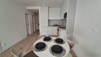 Luxusný 2 izb. byt v centre mesta s parkovacím miestom - 3