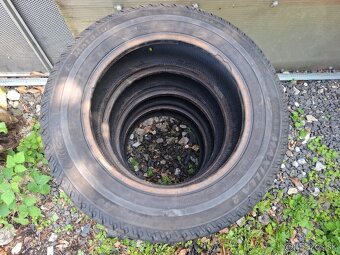 195/65 r16 C 104/102  Rok 43/15  Vzor 9mm  Cena 60eur za sad - 3