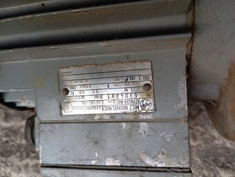 Elektromor s prevodovkou. - 3