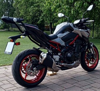 KAWASAKI Z900 - 3
