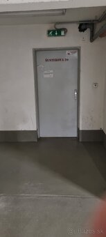 Dvojgaráž na začiatku Petržálky - 3