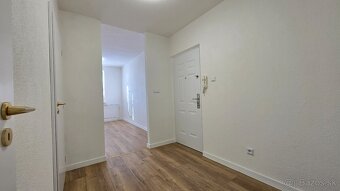 ZNÍŽENÁ CENA - Sliač 2,5 izb. byt kompletná rekonštrukcia - 3