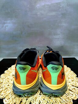 ZNÍŽENÁ CENA Predám bežecké tenisky HOKA - 3