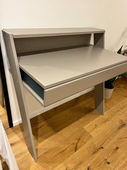 Moderný písací stôl s výsuvným šuflíkom - 3