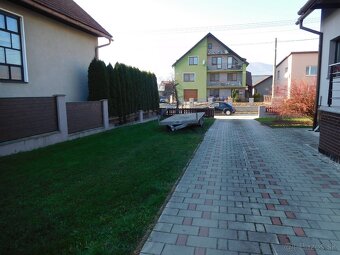 RD v Oravskej porube s dvojgarážou a letnou kuchyňou. - 3