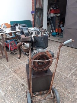Motor Slávia rozebraný - 3