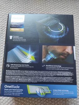 Holiaci strojček Philips series 9000+ oné blade - 3
