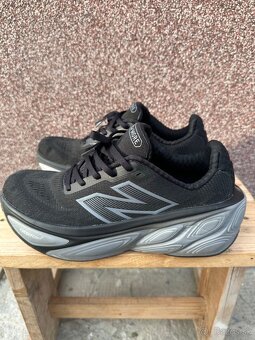 Bezecke tenisky New Balance More V5 - 3